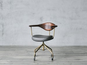 Krzesło biurowe ze skóry PU z oparciem z litego drewna