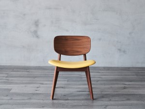Scaun de sufragerie modern din lemn cu scaun din material textil
