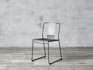 Klasikinio dizaino plieninė valgomojo kėdė