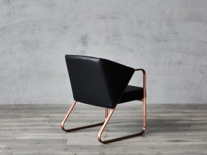 Трапезни столове от розово злато на известни дизайнери