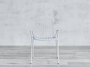 Класичний сталевий вуличний стілець з підлокотниками