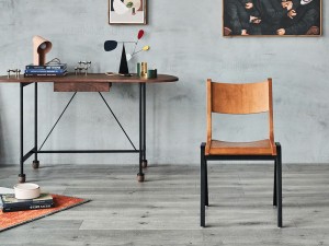 Drvene trpezarijske stolice poznatih dizajnera