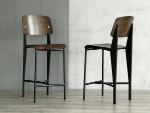 Wysokie tapicerowane krzesło barowe w stylu industrialnym