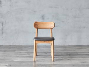 Cadeira de madeira confortável para sala de jantar com almofada