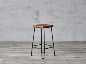 Sgabello da bar industriale in stile vintage con base in metallo