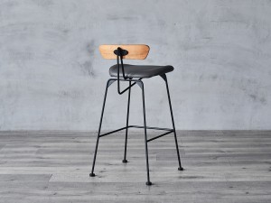 Klasiska dizaina augstais bāra krēsls kafejnīcai